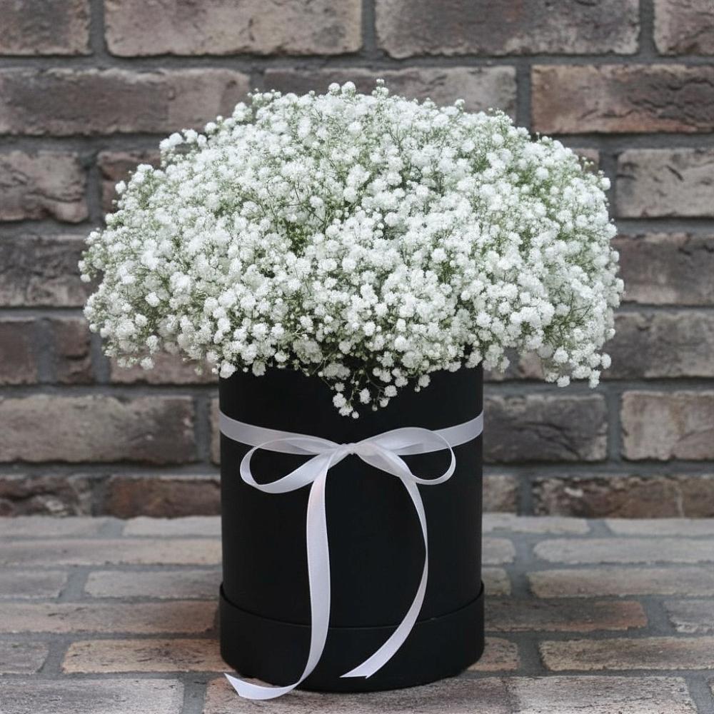 Цветочная композиция из Гипсофила в шляпной коробке в Тимонино