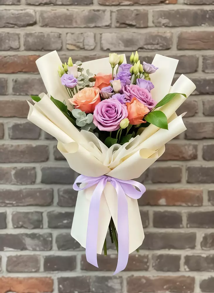 Букет цветов из: Лизиантусы и Розы в Тимонино