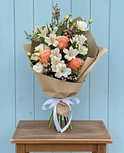 Букет цветов из:  Альстромерии, Лизиантусы, Розы и Хризантемы в Тимонино