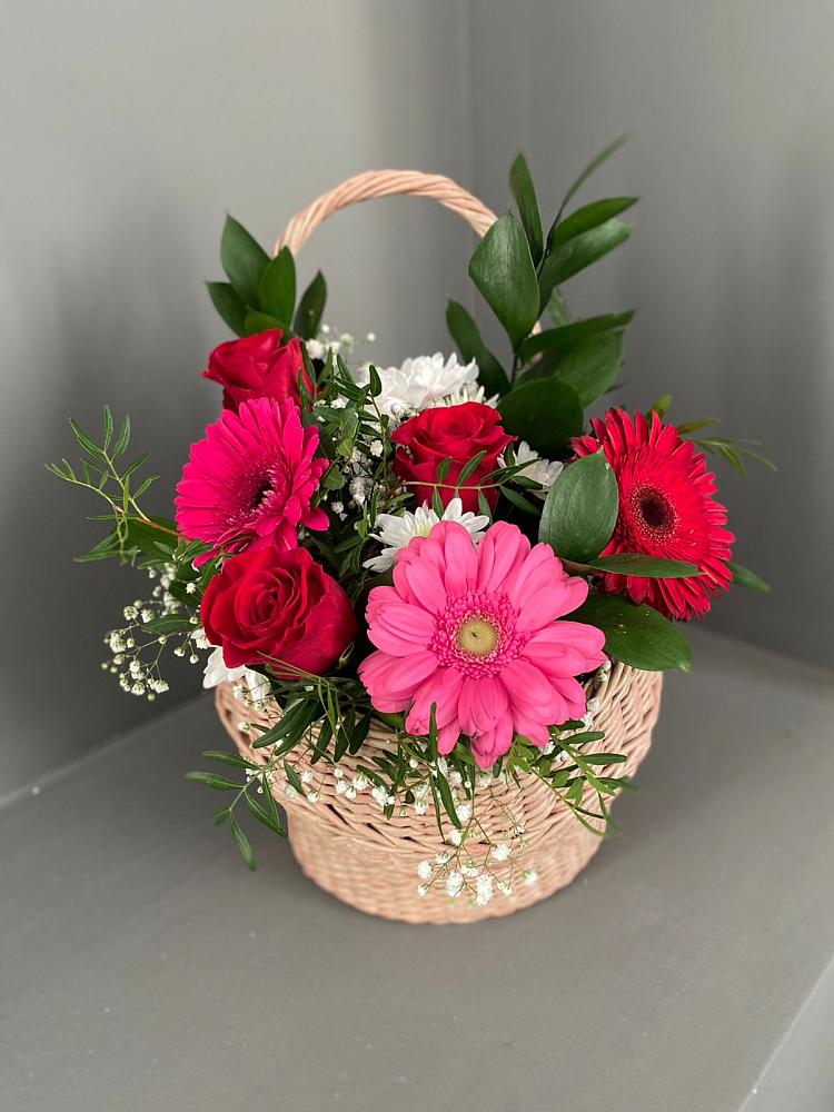 Цветочная композиция из Розы, Хризантемы и Герберы в корзине в Тимонино